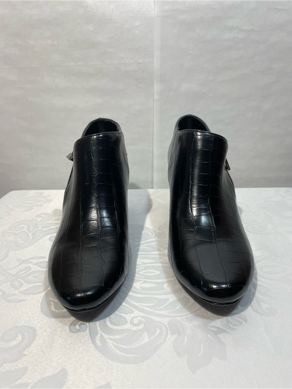 Women's 8 Easy Street Kalinda Ankle Boot Black Crocodile EUC